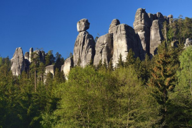 Adršpach a jeho monumentální skalní útvary naleznete jen pár kilometrů od našich apartmánů.